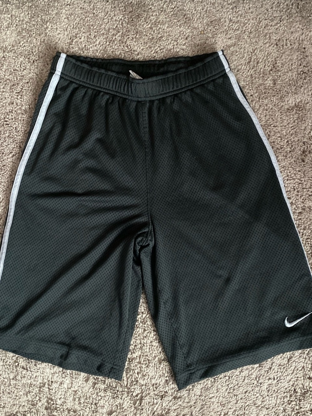 Black Nike Athletic trainer sport shorts with White Side Stripes youth size XL